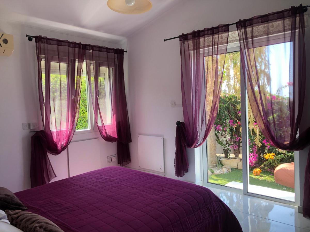 Villa Neyla Four Bedroom Coral Bay Beach Front Exterior foto
