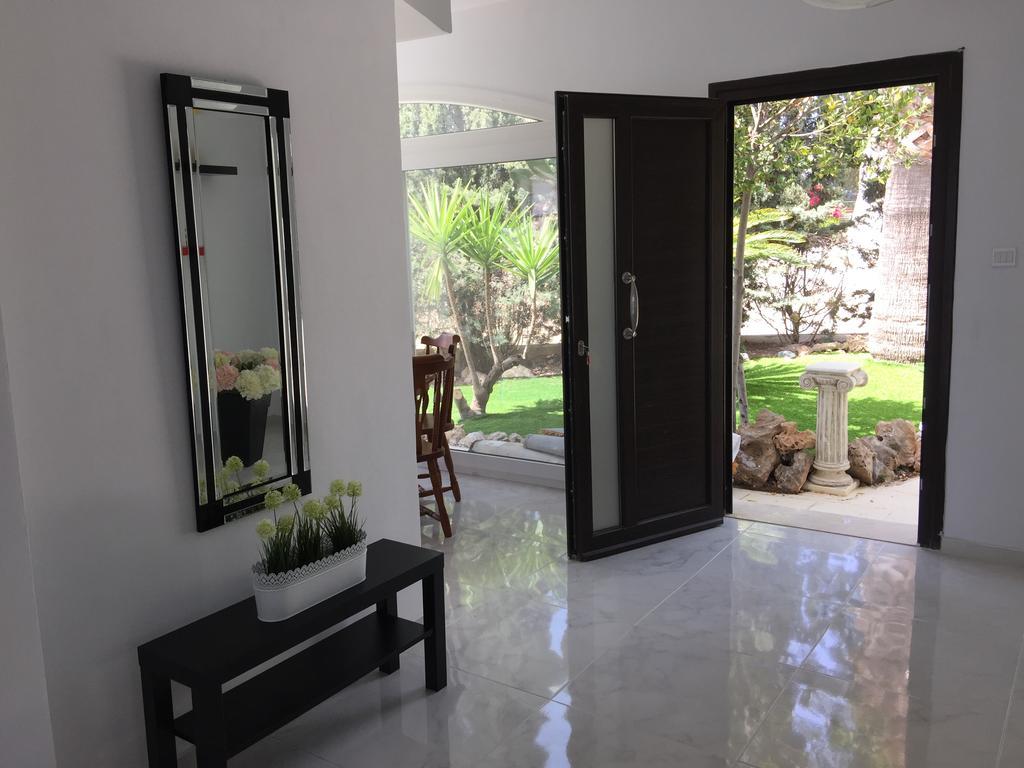 Villa Neyla Four Bedroom Coral Bay Beach Front Exterior foto